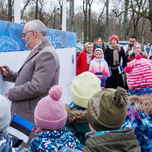 Teema-aastale kohaselt läkitasid tänavu koos presidendipaariga Eesti Vabariigile õnnitlusi eri rahvuskogukondade esindajad (Raul Mee)