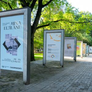 Eesti Ajaloomuuseumi laiendnäitus „Mina, eestlane! Näitus julgetest inimestest“ Tammsaare pargis, mis valmis koostöös Integratsiooni Sihtasutusega kultuuririkkuse aasta raames.