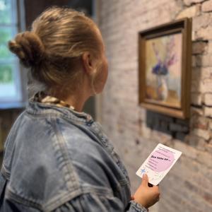 Tegemist on mängulise õppevahendiga, mis võimaldab ühtaegu kogeda kunsti ja harjutada eesti keelt – ning seda looval ja inspireerival viisil. 